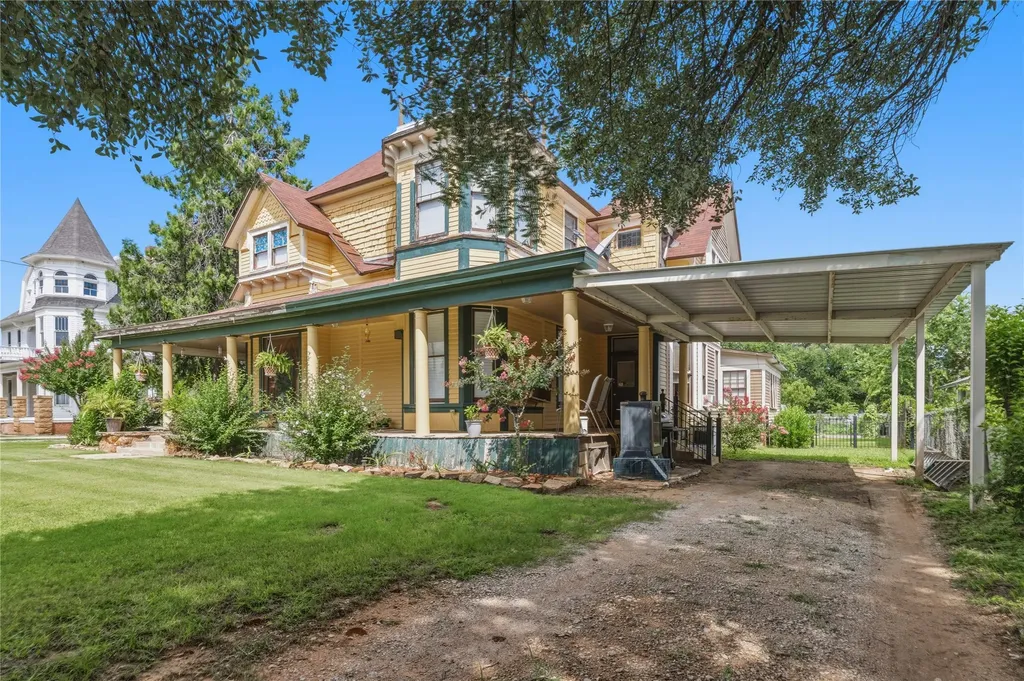 607 Coggin Avenue Brownwood TX 76801
