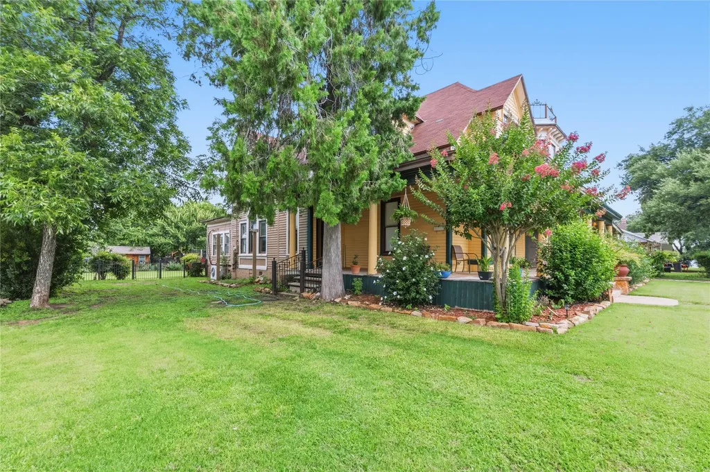 607 Coggin Avenue Brownwood TX 76801