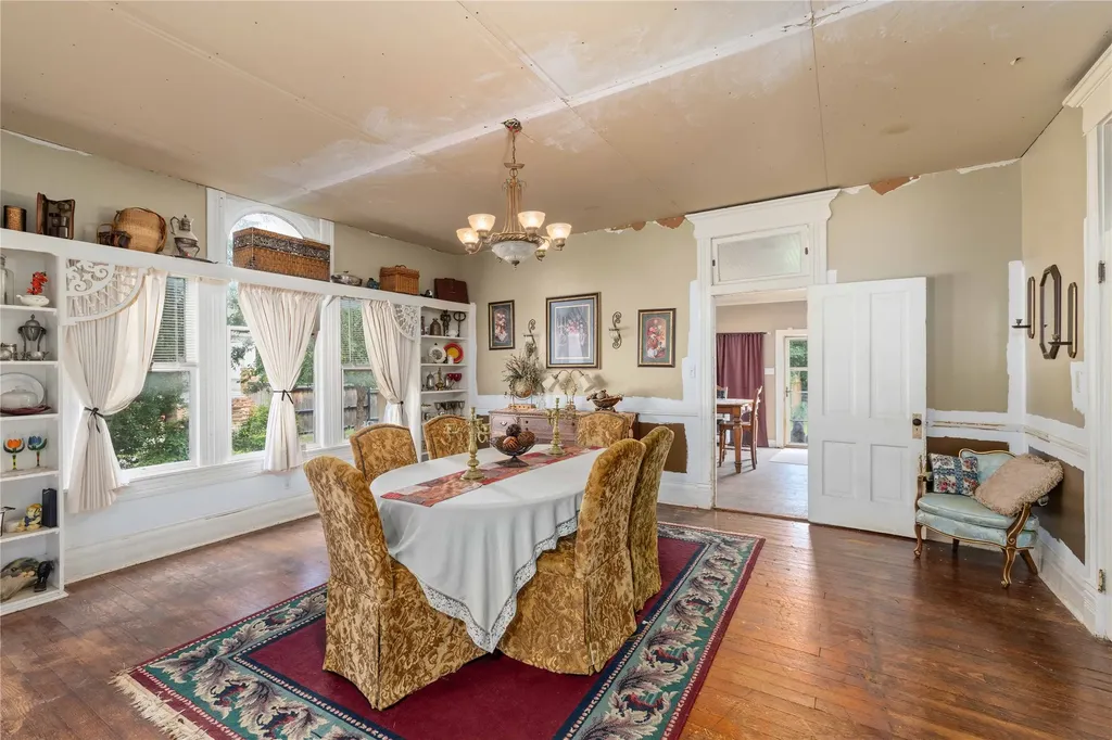 607 Coggin Avenue Brownwood TX 76801