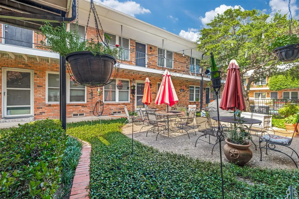 4206 Newton Avenue Dallas TX 75219