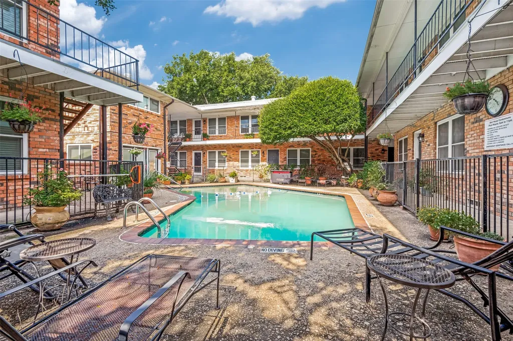 4206 Newton Avenue Dallas TX 75219