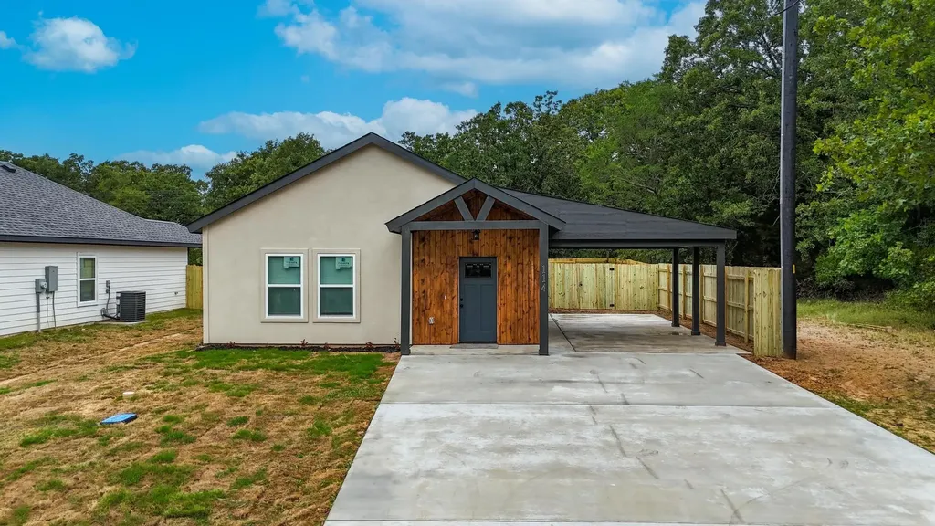 114 Bowie Street Mabank TX 75156