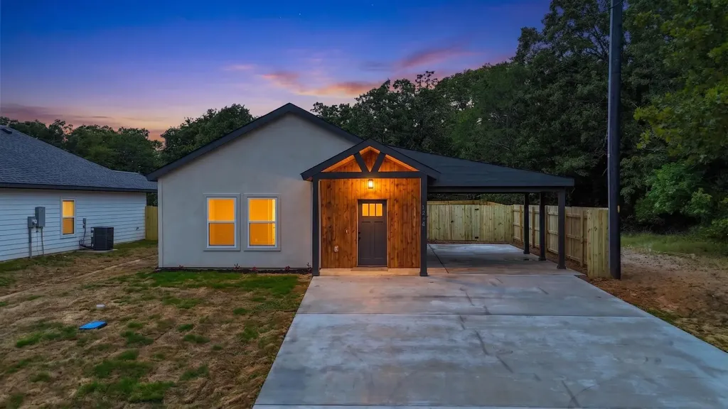 114 Bowie Street Mabank TX 75156