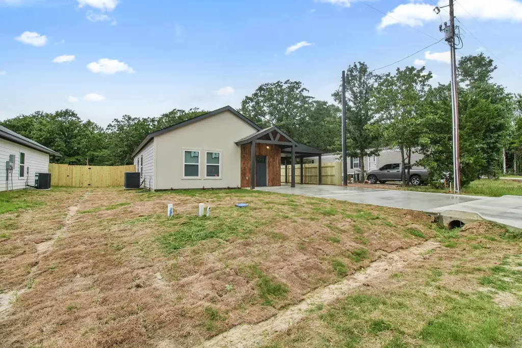 114 Bowie Street Mabank TX 75156