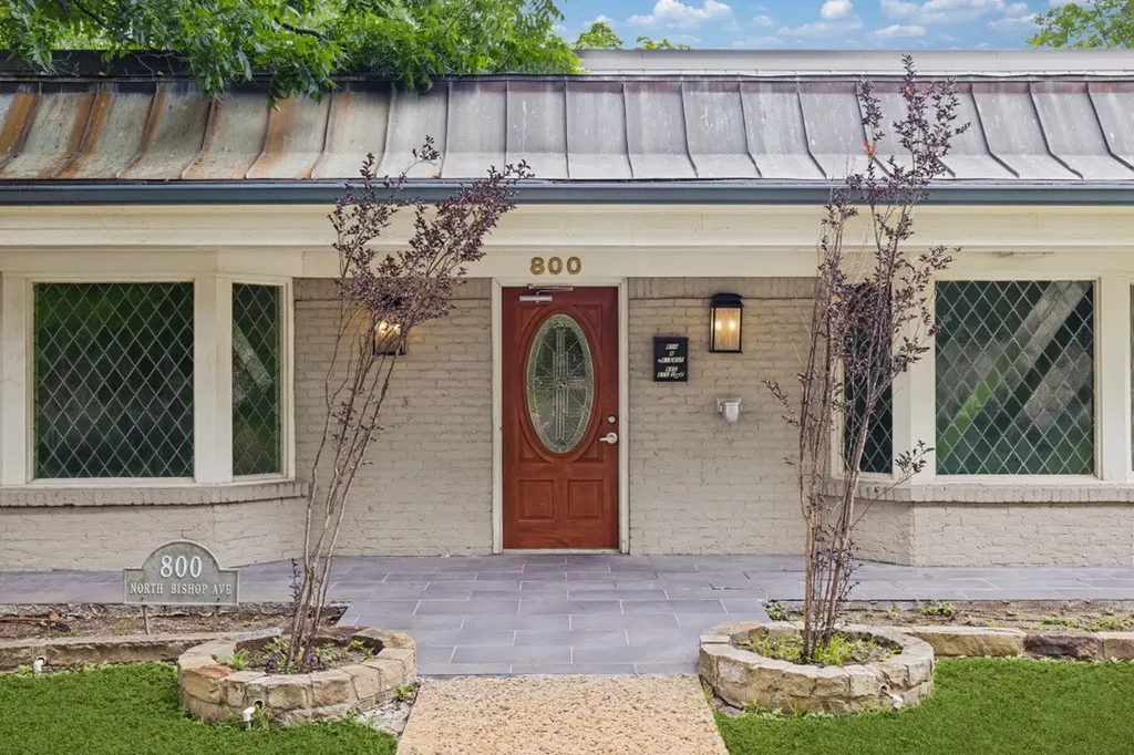 800 N Bishop Avenue Dallas TX 75208