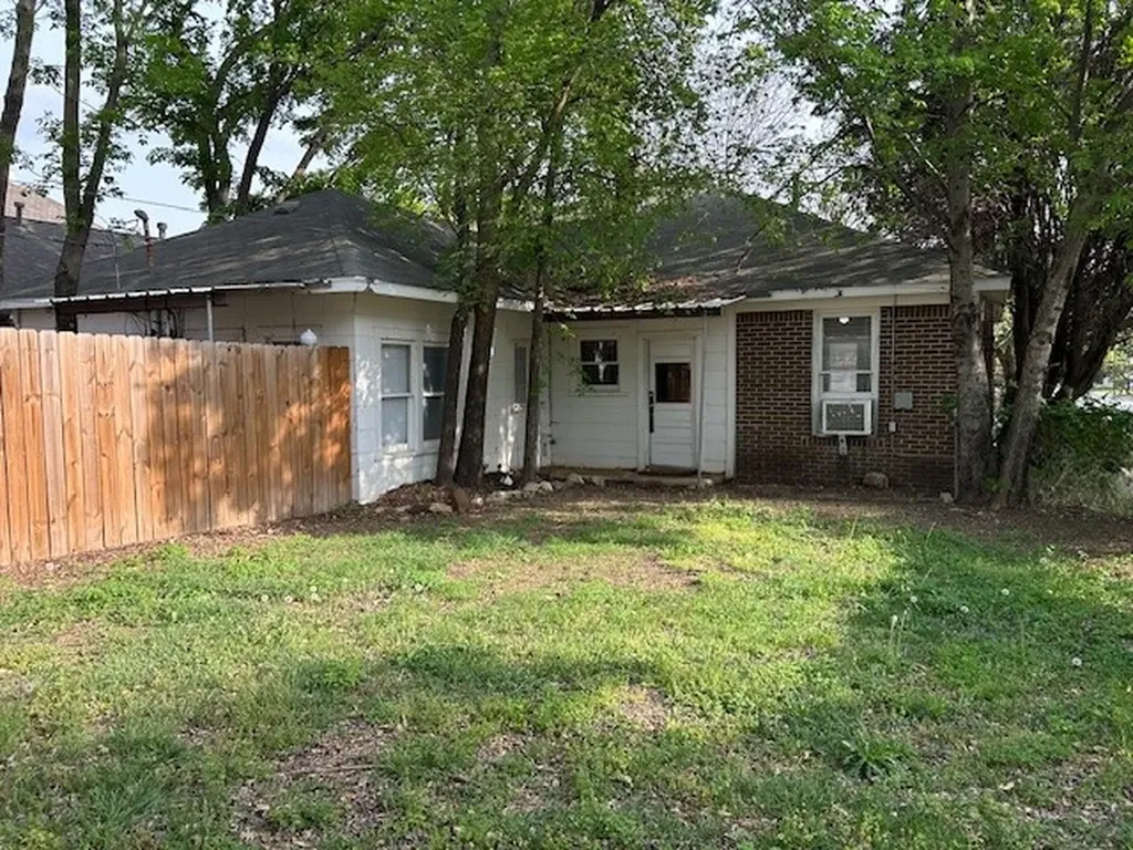 1615 Kenley Avenue Fort Worth TX 76107