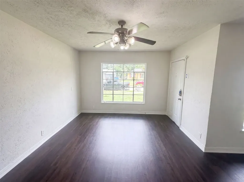 11216 Barbarosa Drive Dallas TX 75228