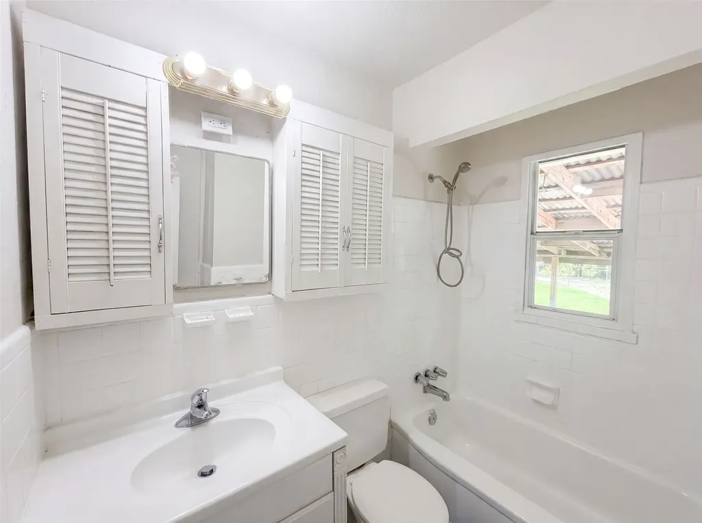 11216 Barbarosa Drive Dallas TX 75228