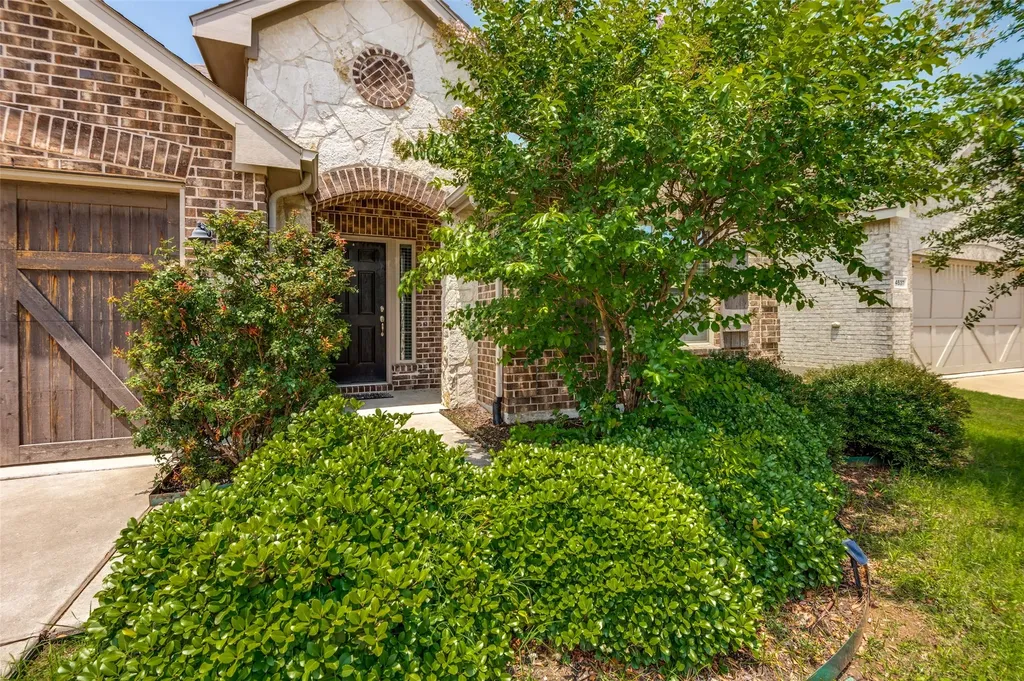 4541 Conrad Avenue Aubrey TX 76227
