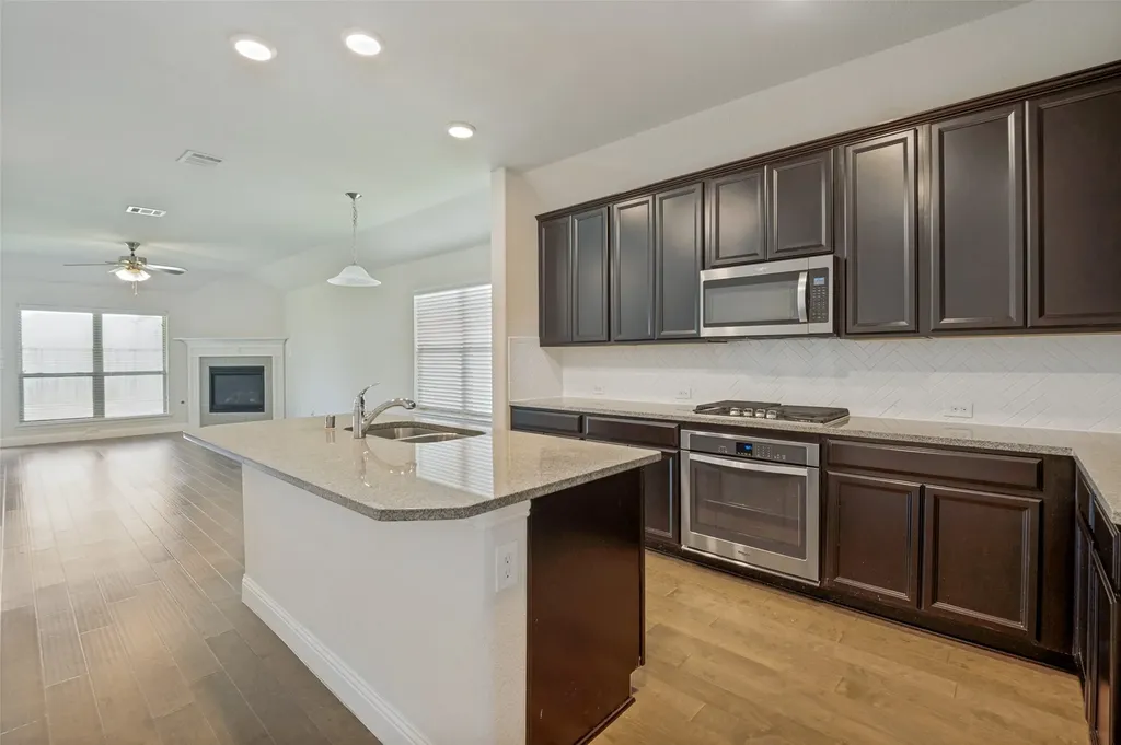 4541 Conrad Avenue Aubrey TX 76227