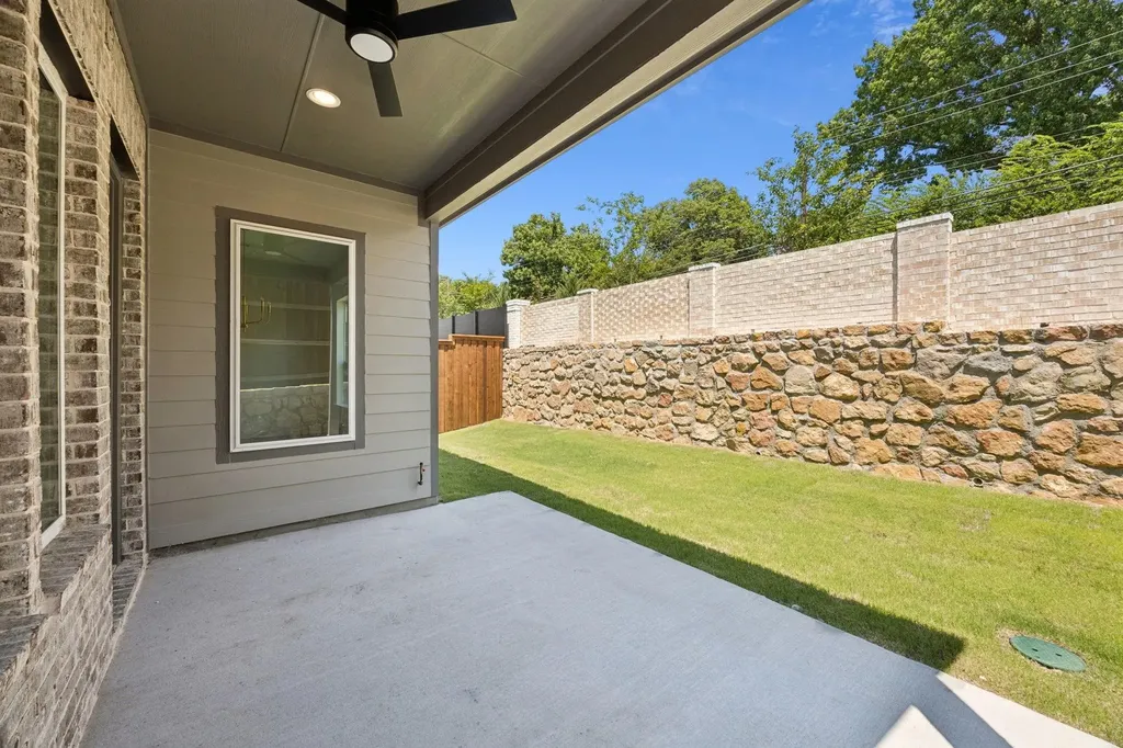 9676 Mav Lane Dallas TX 75238