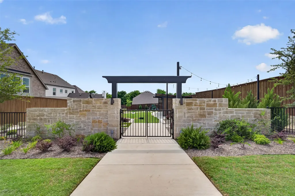 9676 Mav Lane Dallas TX 75238