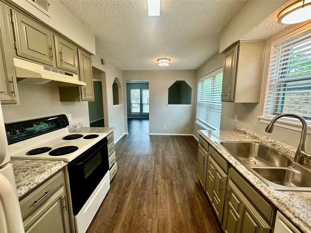 934 Cottonwood Trail Benbrook TX 76126