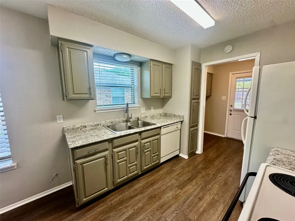 934 Cottonwood Trail Benbrook TX 76126