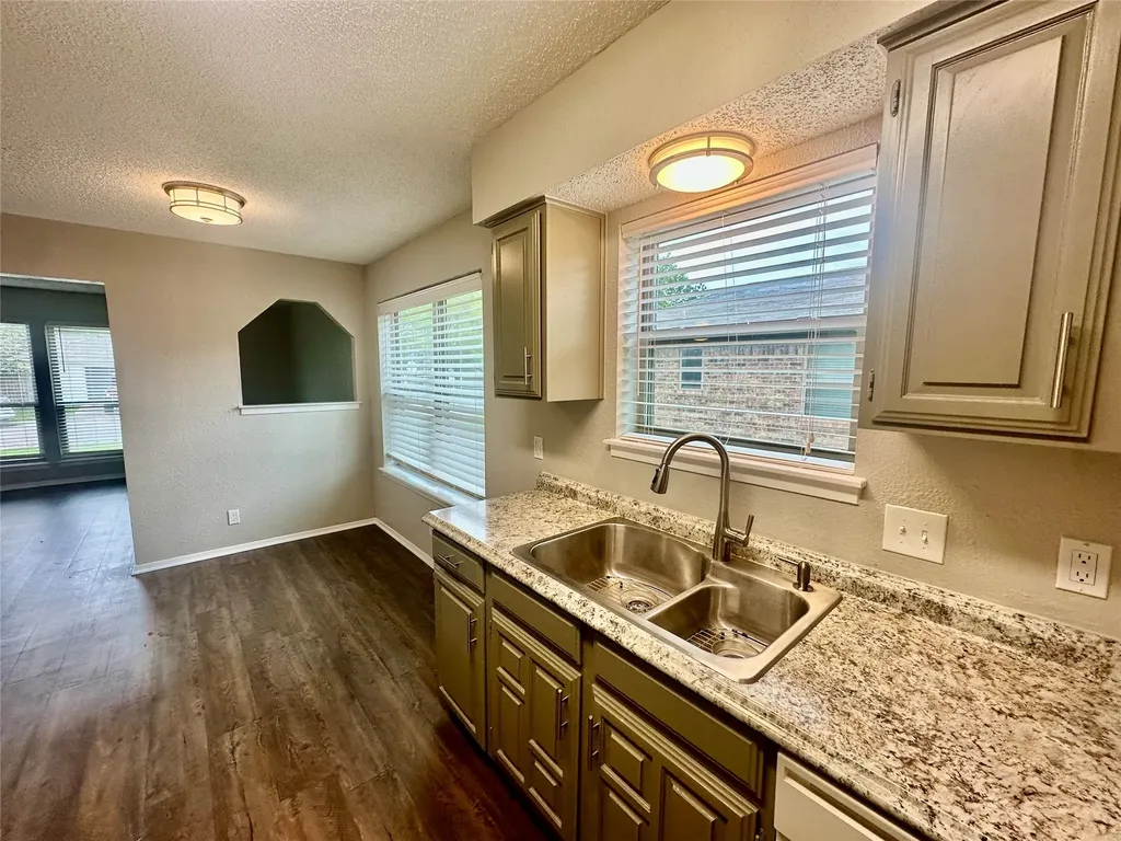934 Cottonwood Trail Benbrook TX 76126