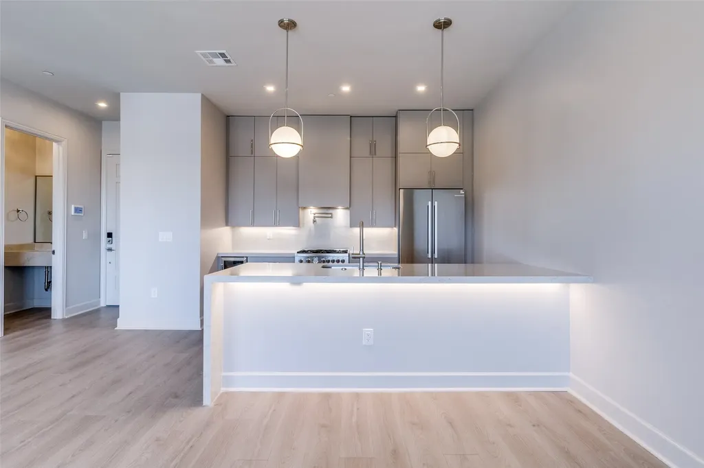 1900 S Ervay Street Dallas TX 75215