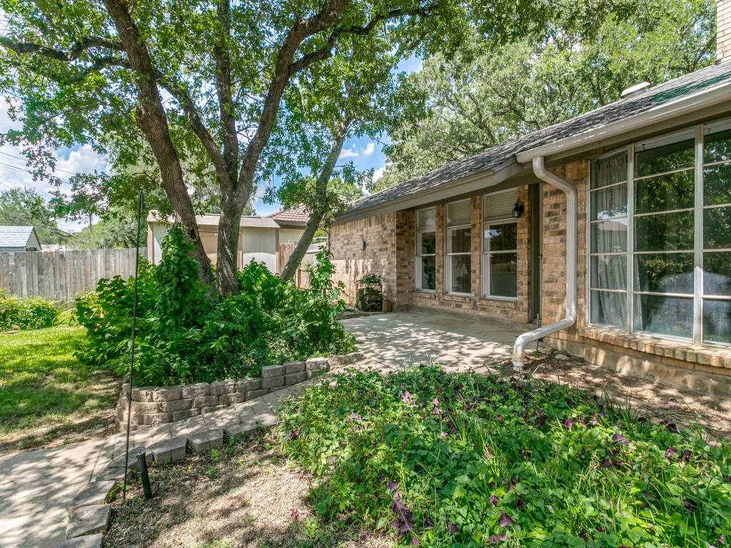 2201 Cambridge Drive Hurst TX 76054