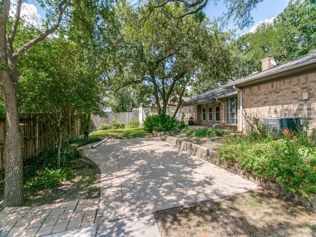 2201 Cambridge Drive Hurst TX 76054