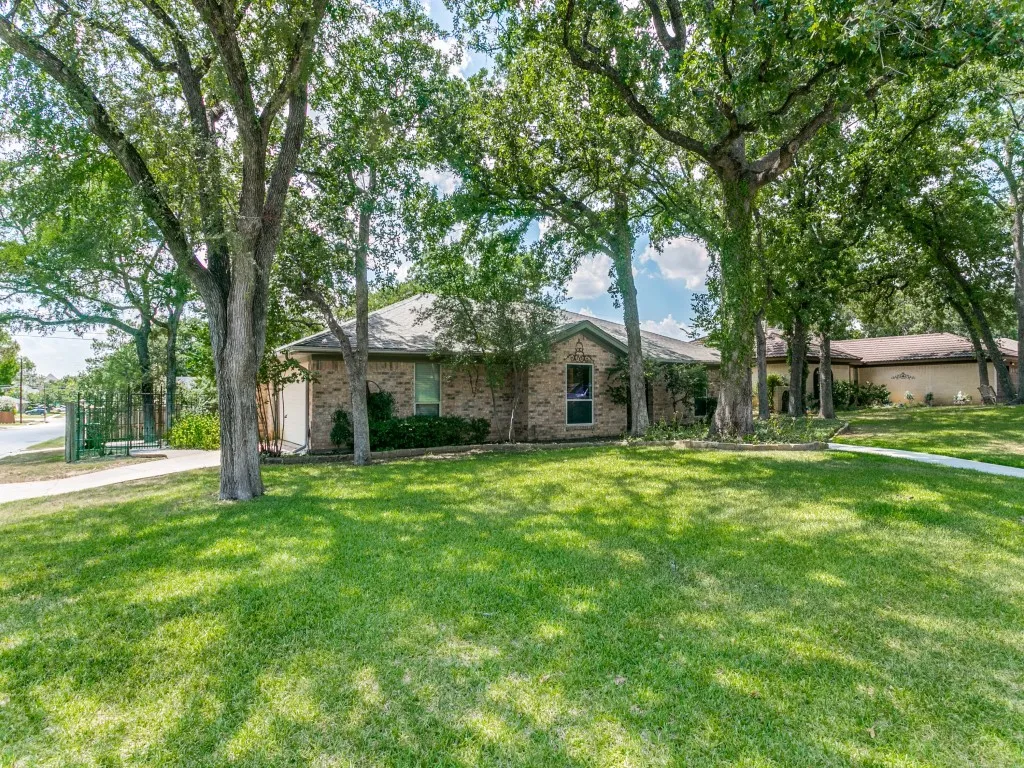 2201 Cambridge Drive Hurst TX 76054