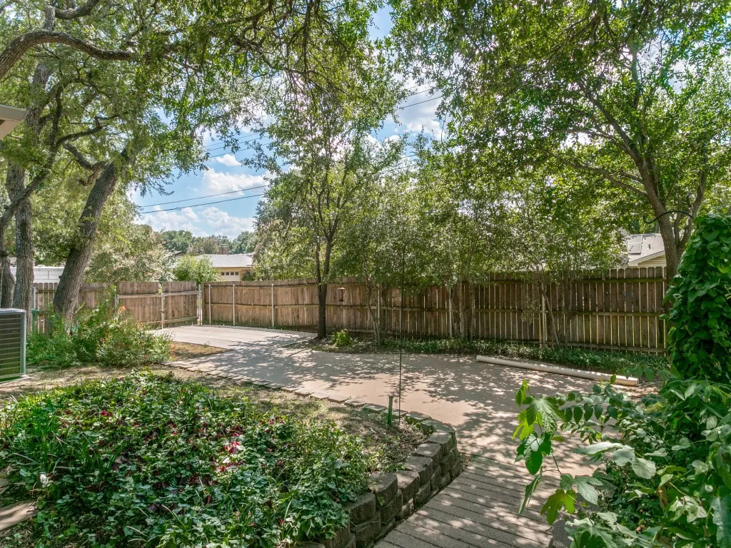 2201 Cambridge Drive Hurst TX 76054