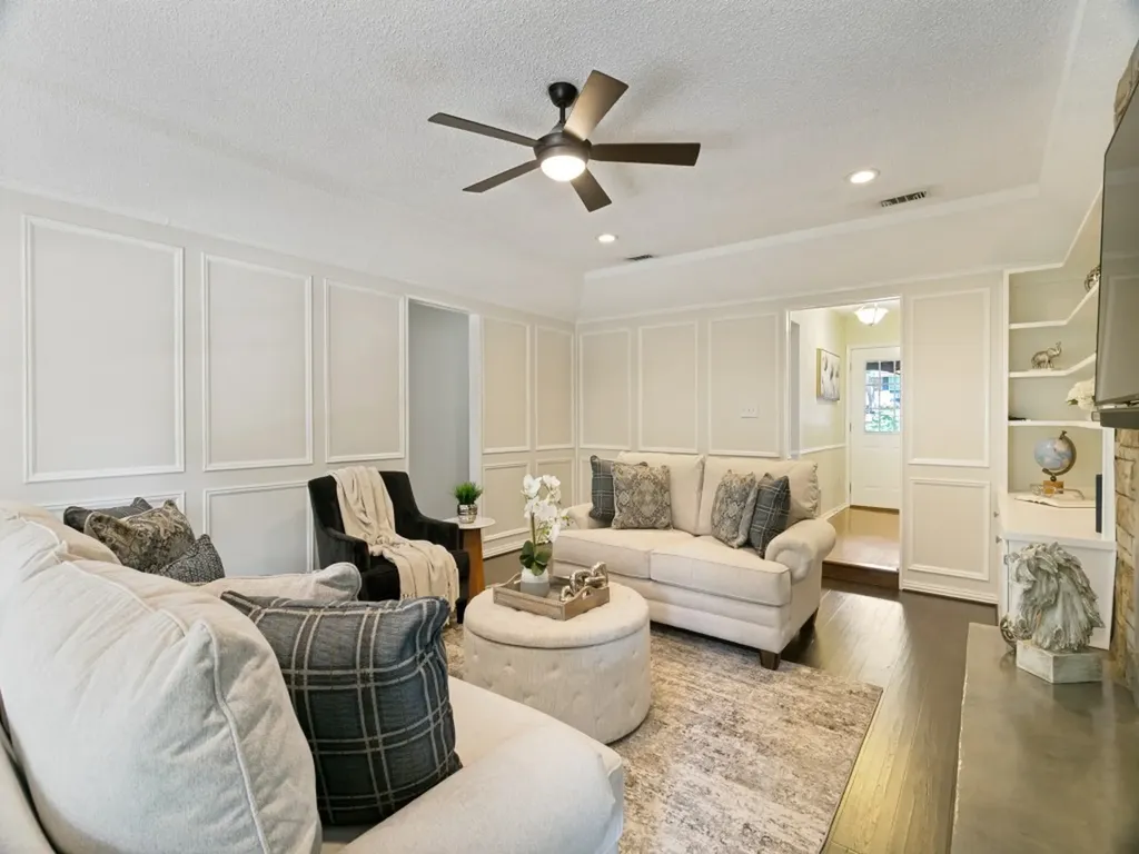 2201 Cambridge Drive Hurst TX 76054