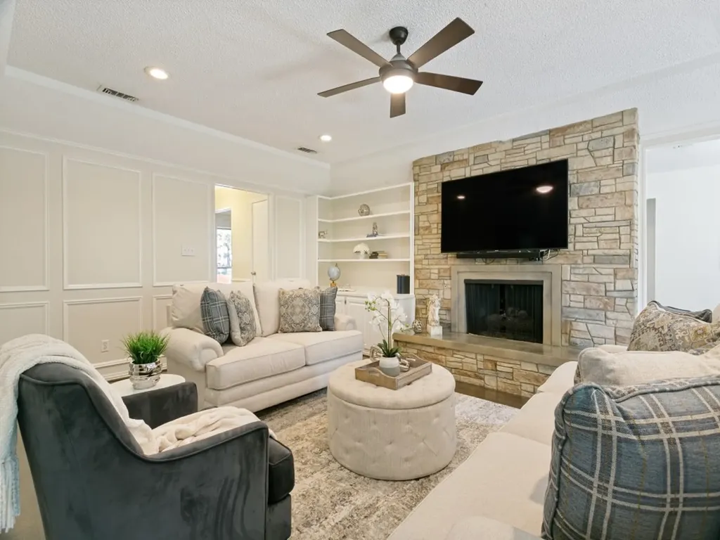 2201 Cambridge Drive Hurst TX 76054