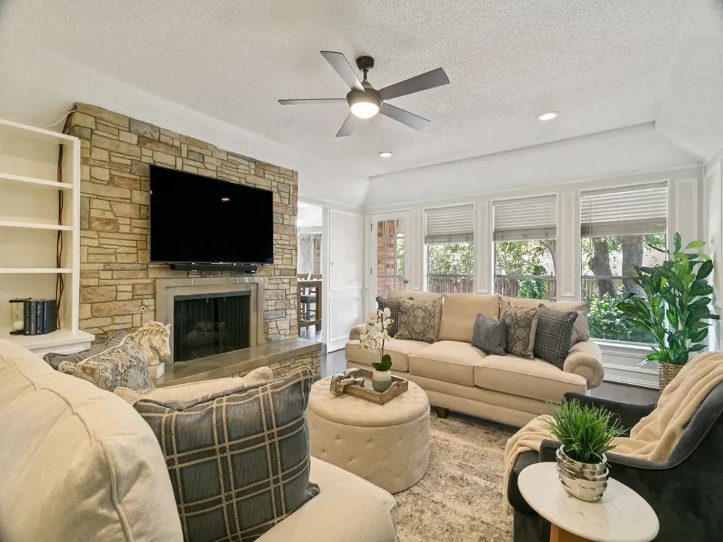 2201 Cambridge Drive Hurst TX 76054