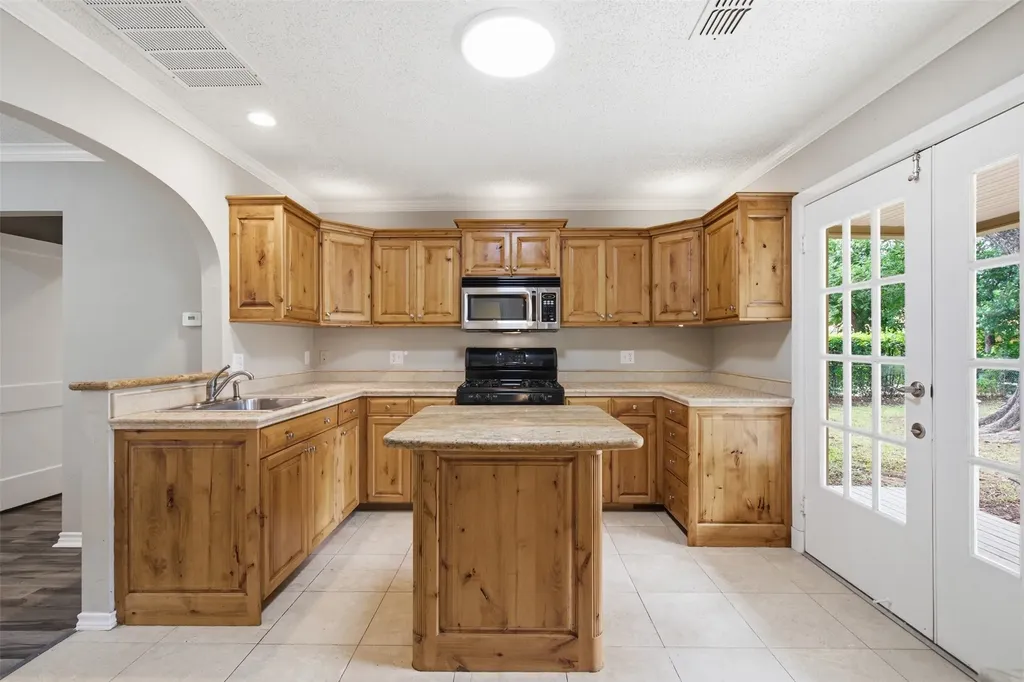 909 Keith Pumphrey Drive River Oaks TX 76114