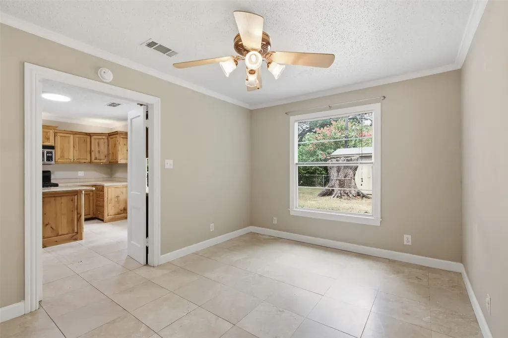 909 Keith Pumphrey Drive River Oaks TX 76114
