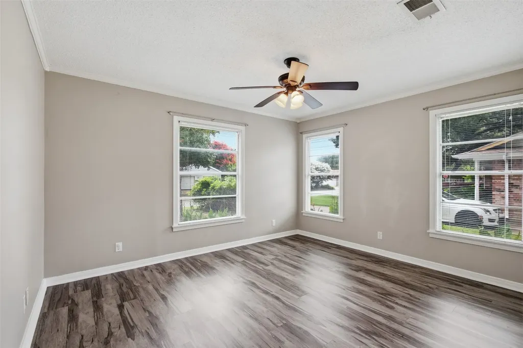 909 Keith Pumphrey Drive River Oaks TX 76114