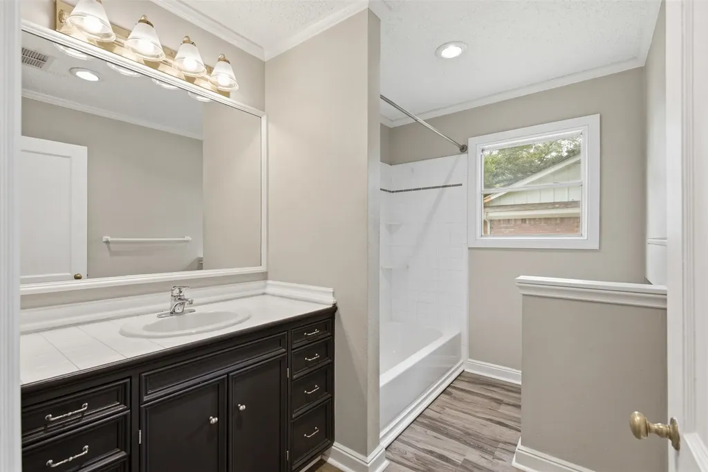 909 Keith Pumphrey Drive River Oaks TX 76114