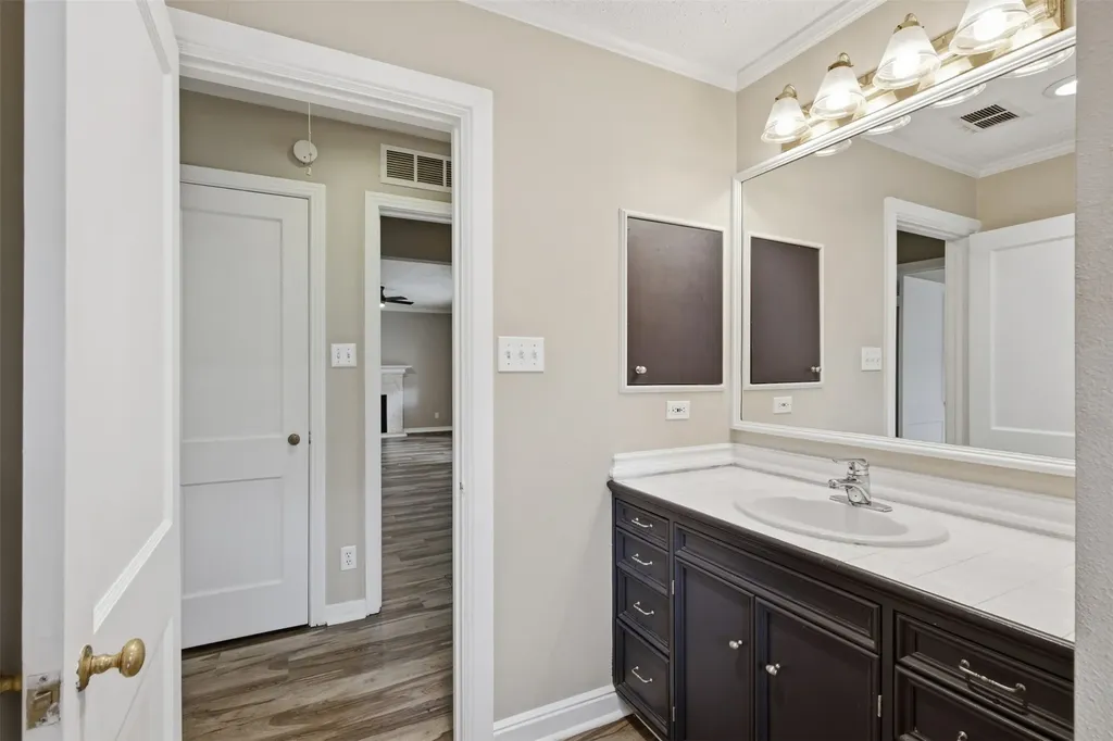 909 Keith Pumphrey Drive River Oaks TX 76114