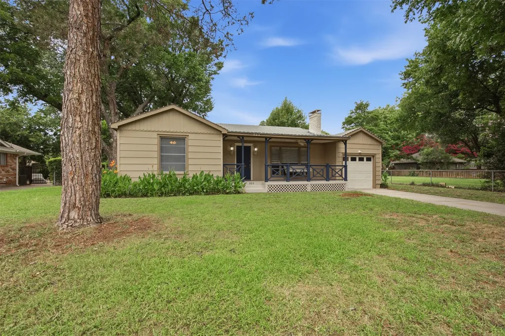 909 Keith Pumphrey Drive River Oaks TX 76114