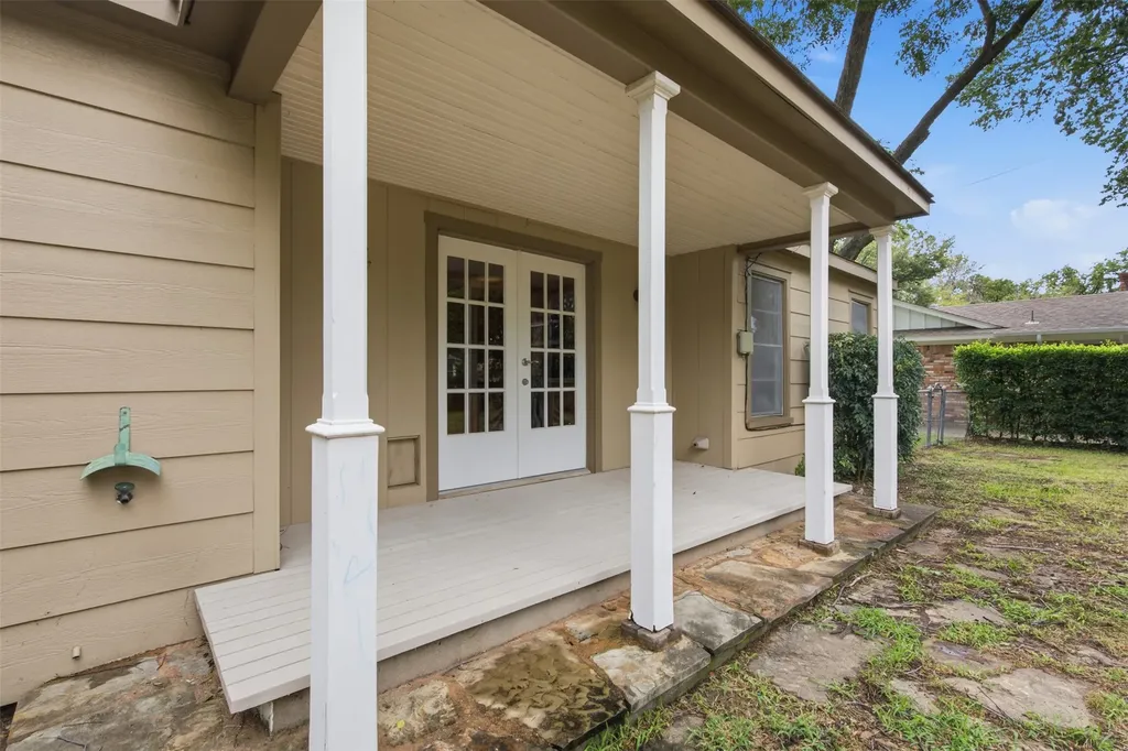 909 Keith Pumphrey Drive River Oaks TX 76114