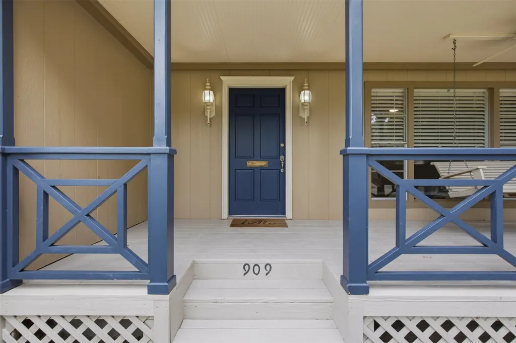 909 Keith Pumphrey Drive River Oaks TX 76114