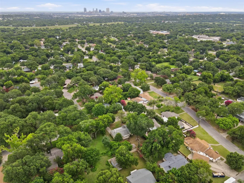 909 Keith Pumphrey Drive River Oaks TX 76114