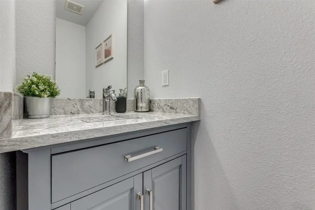 4338 Hartford Street Dallas TX 75219