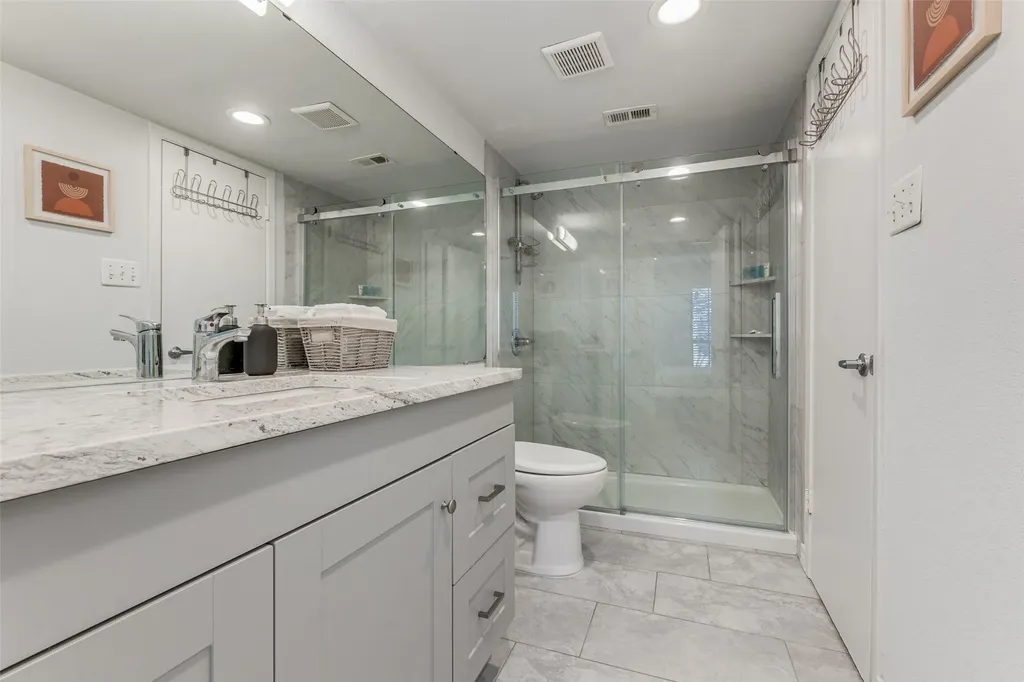 4338 Hartford Street Dallas TX 75219