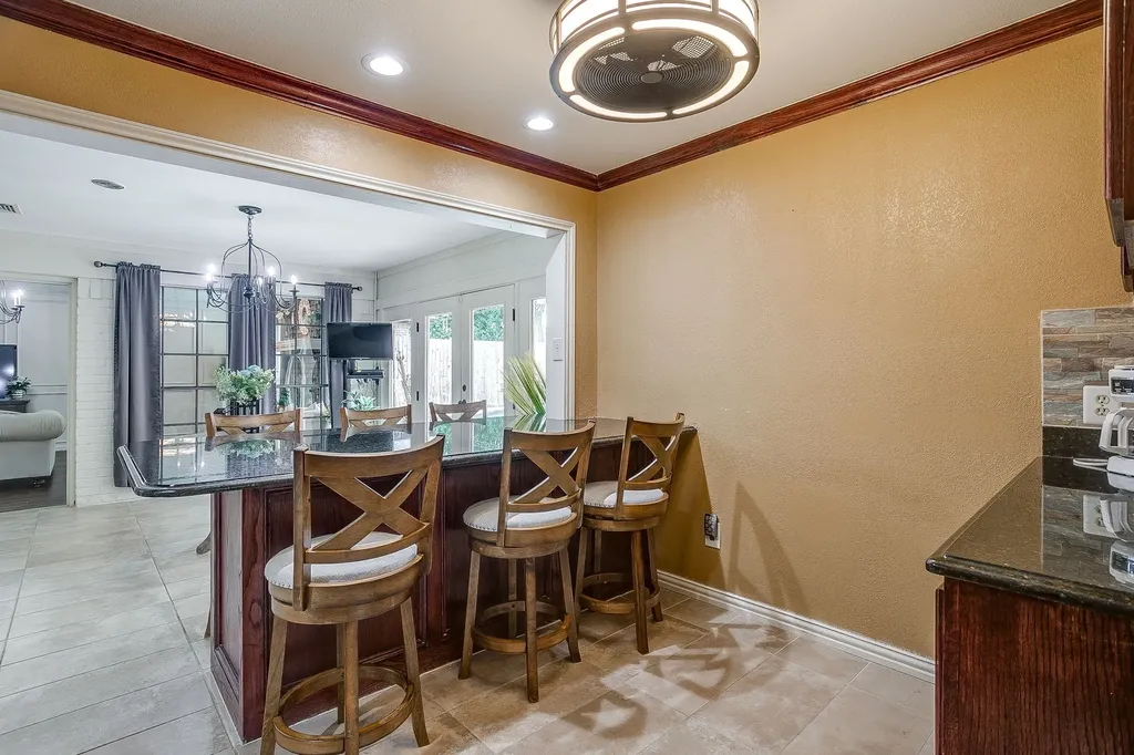 1800 Briarcrest Lane Arlington TX 76012
