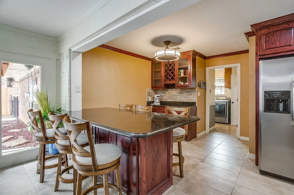 1800 Briarcrest Lane Arlington TX 76012
