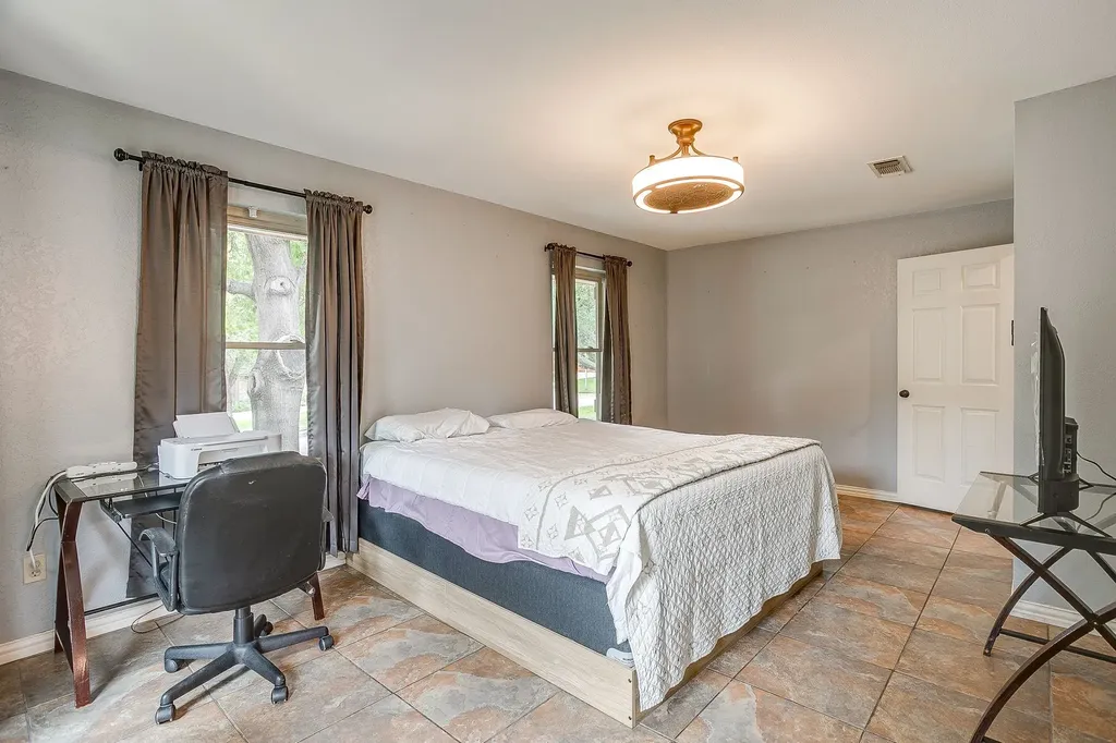 1800 Briarcrest Lane Arlington TX 76012