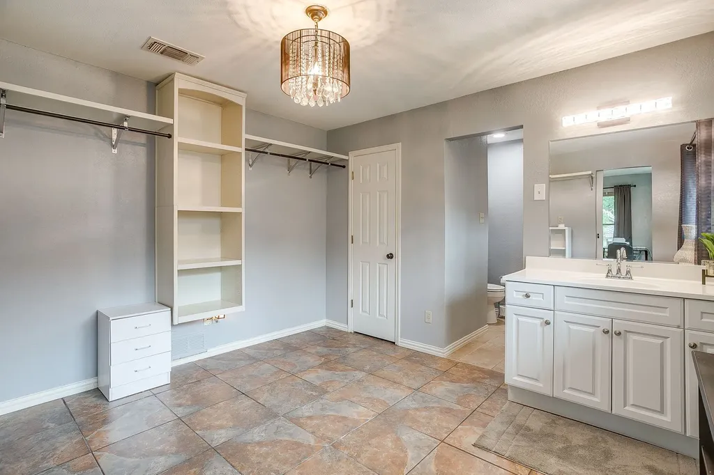 1800 Briarcrest Lane Arlington TX 76012