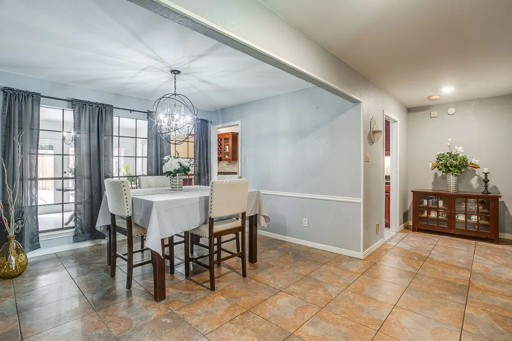 1800 Briarcrest Lane Arlington TX 76012