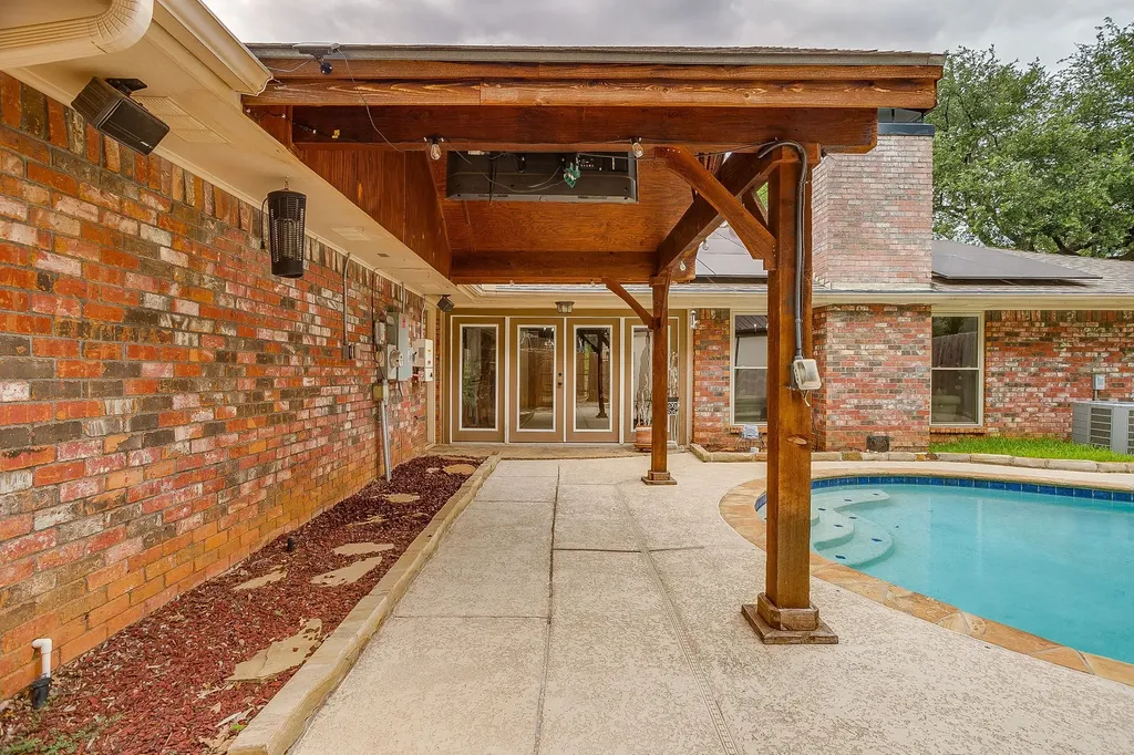 1800 Briarcrest Lane Arlington TX 76012
