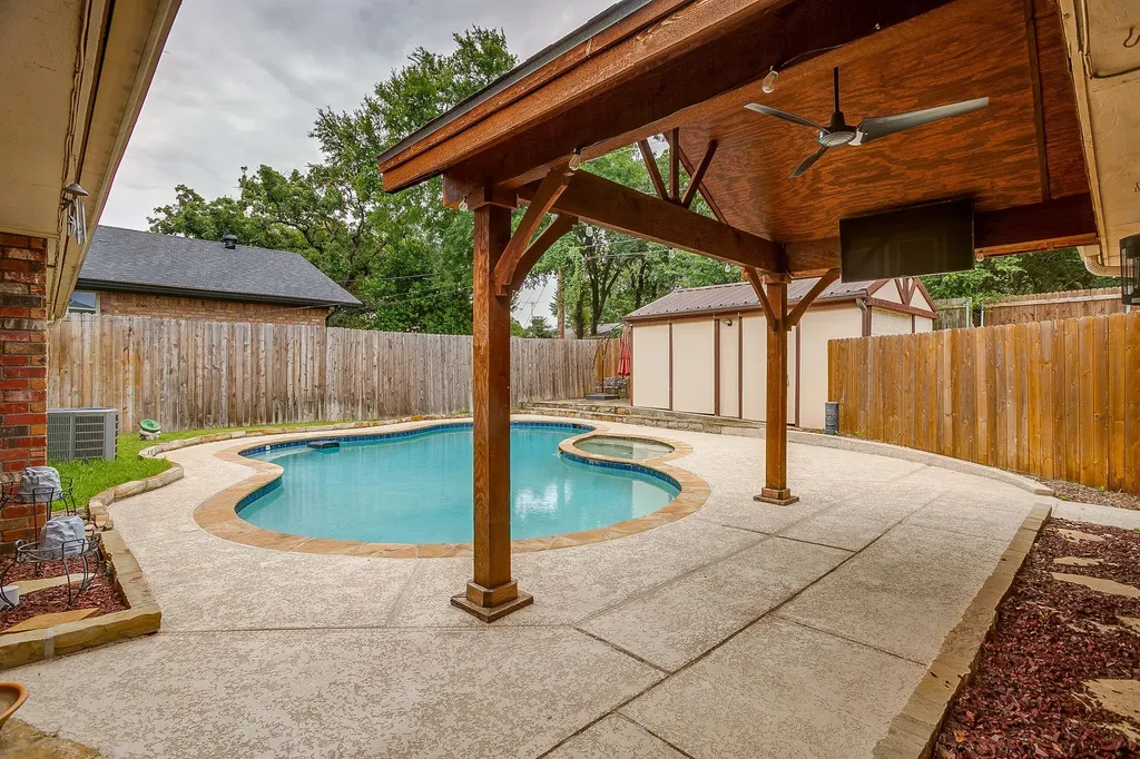1800 Briarcrest Lane Arlington TX 76012