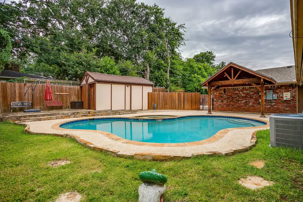 1800 Briarcrest Lane Arlington TX 76012