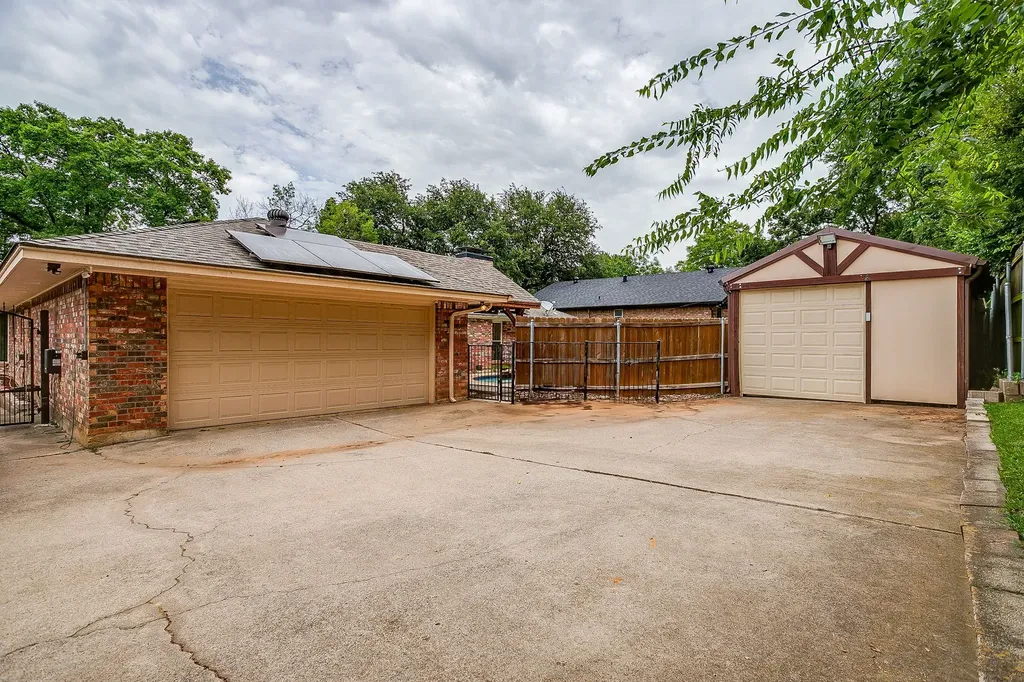 1800 Briarcrest Lane Arlington TX 76012