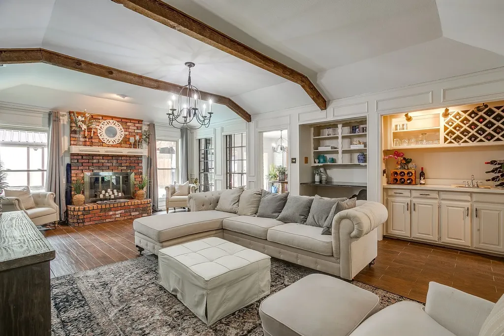 1800 Briarcrest Lane Arlington TX 76012