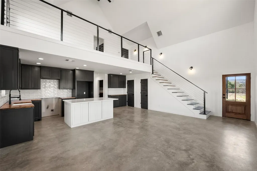 1053 Bluff Creek Drive Strawn TX 76475