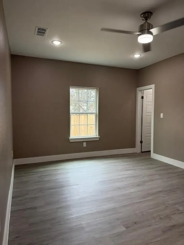 3513 Tomahawk Drive Granbury TX 76048